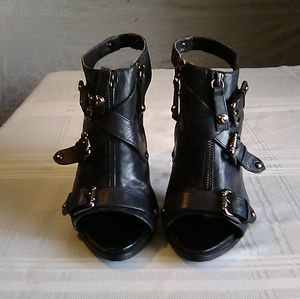 Guess leather Stilletos